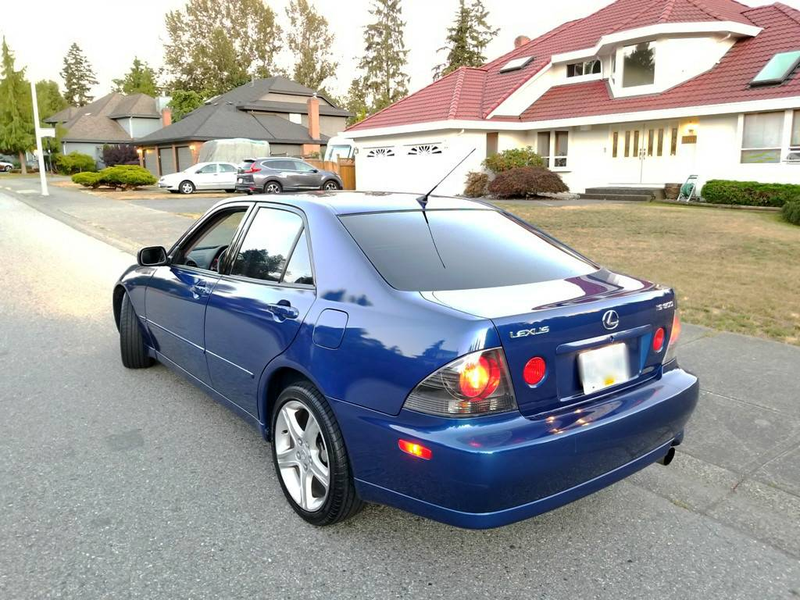 Illustration for article titled At CAN$10,500, Does This 2002 Lexus IS300 Bring Home the Canadian Bacon?
